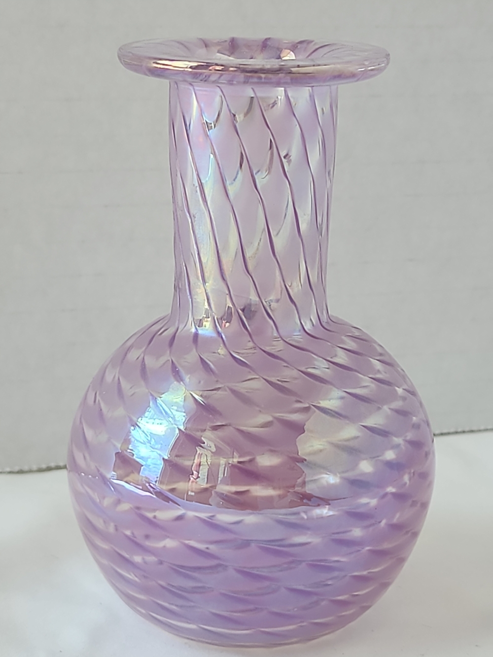 THE GLASS EYE Iridescent Pink Vase Pulled Feather 1985 MSH Signed 4" Vintage